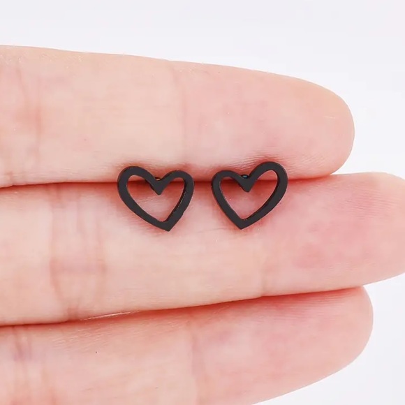 NEW Black Heart Earrings - Picture 1 of 3